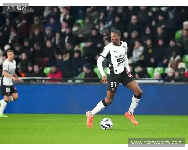 记者：雅凯已同意加盟切尔西，并告知雷恩希望在冬窗离队